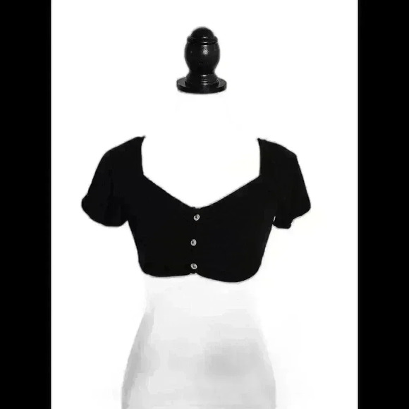 Chic Black Puff Sleeve Crop Top with Button Detail - Picture 3 of 3